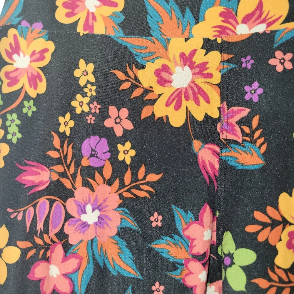 Lularoe TC Leggings Black with Tropical Flowers - Picture 5 of 5